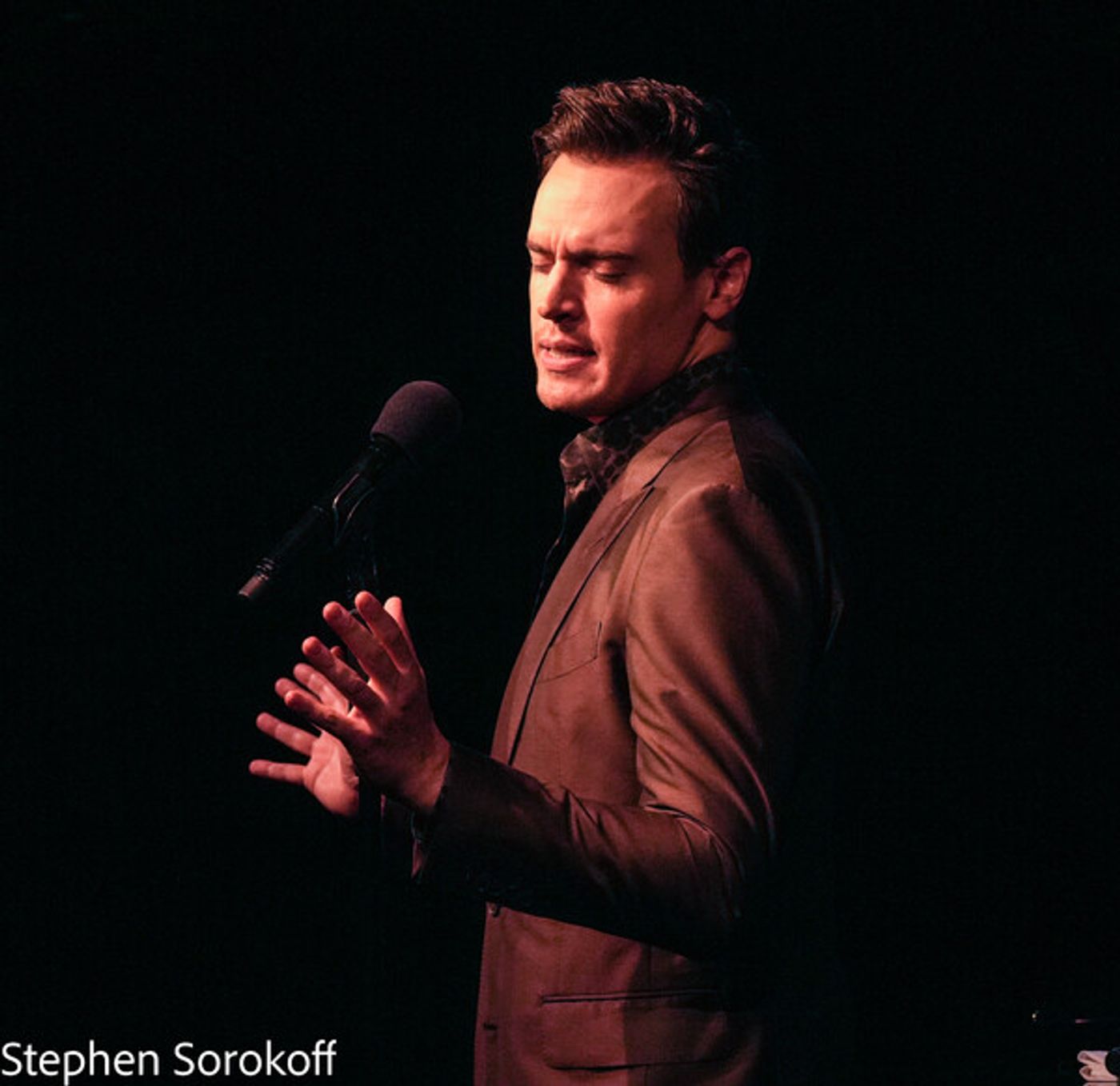 PHOTO COVERAGE: Erich Bergen Opens Cafe Carlyle Season  Image