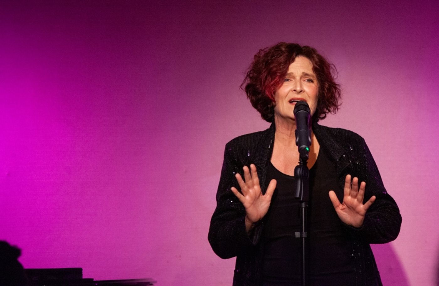 Photos: Therese Lee Plays RIDING THE BUS TO THE RED CARPET at Don't Tell Mama Photos: Therese Lee Plays RIDING THE BUS TO THE RED CARPET at Don't Tell Mama Image