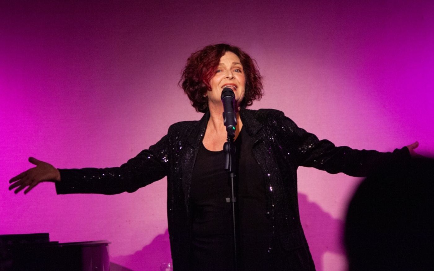 Photos: Therese Lee Plays RIDING THE BUS TO THE RED CARPET at Don't Tell Mama Photos: Therese Lee Plays RIDING THE BUS TO THE RED CARPET at Don't Tell Mama Image