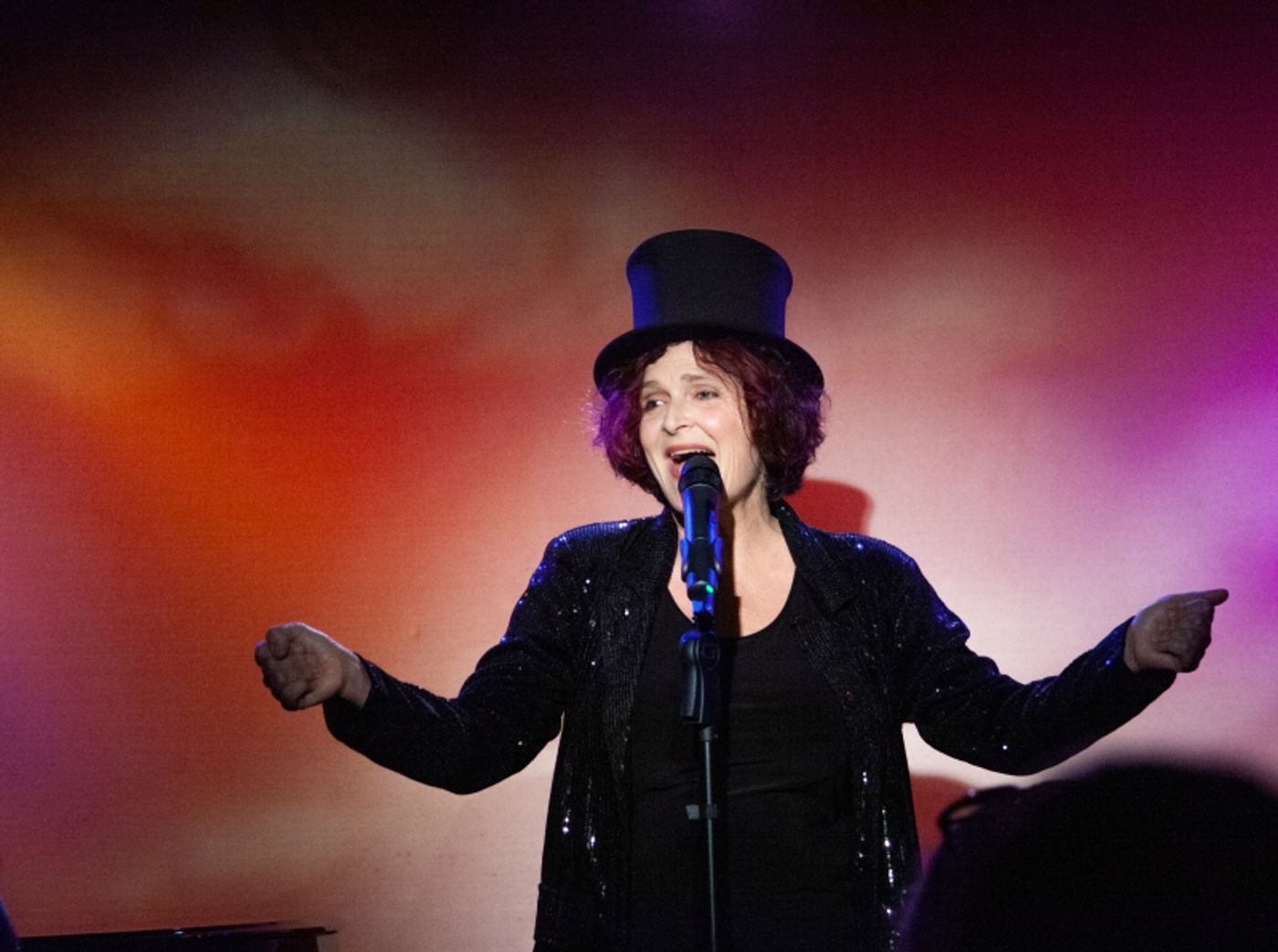 Photos: Therese Lee Plays RIDING THE BUS TO THE RED CARPET at Don't Tell Mama Photos: Therese Lee Plays RIDING THE BUS TO THE RED CARPET at Don't Tell Mama Image