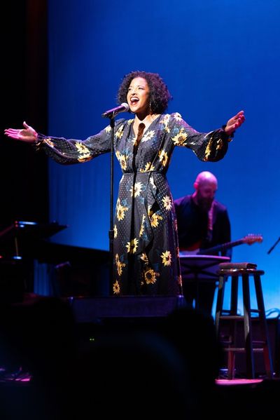 Renee Elise Goldsberry Photo