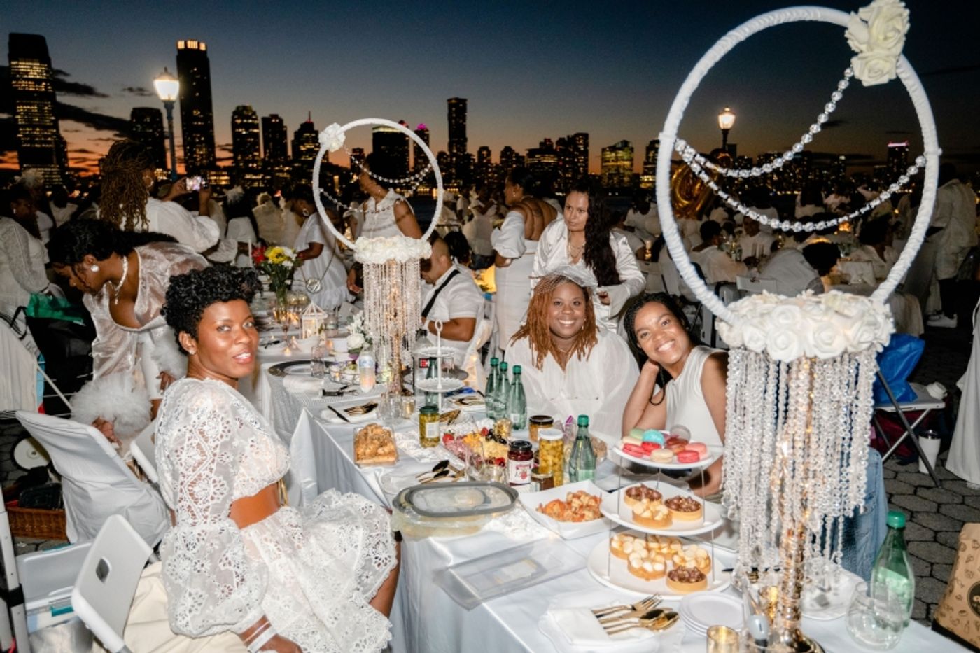 Photos: LE DINER EN BLANC in NYC Photos: LE DINER EN BLANC in NYC Image