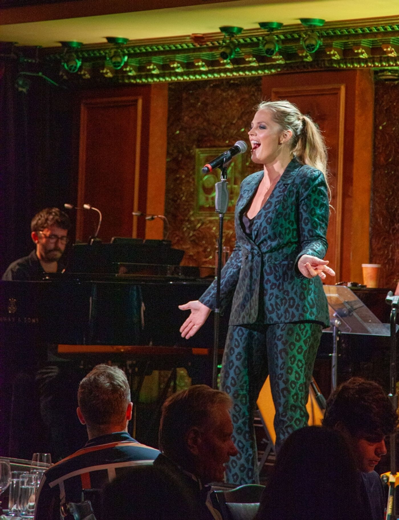 Review: Elizabeth Stanley Owns NEW YORK POPS UNDERGROUND Benefit at 54 Below  Image