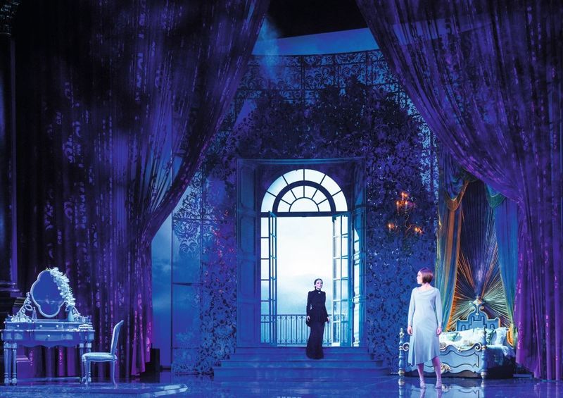 First Look: Willemijn Verkaik Returns to the Stage in REBECCA the Musical in Vienna Image