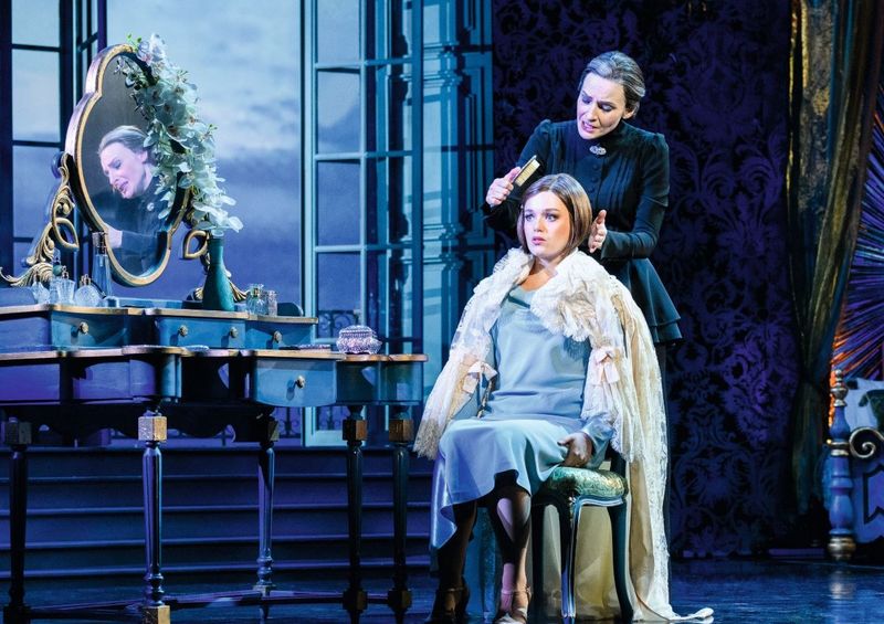 First Look: Willemijn Verkaik Returns to the Stage in REBECCA the Musical in Vienna Image