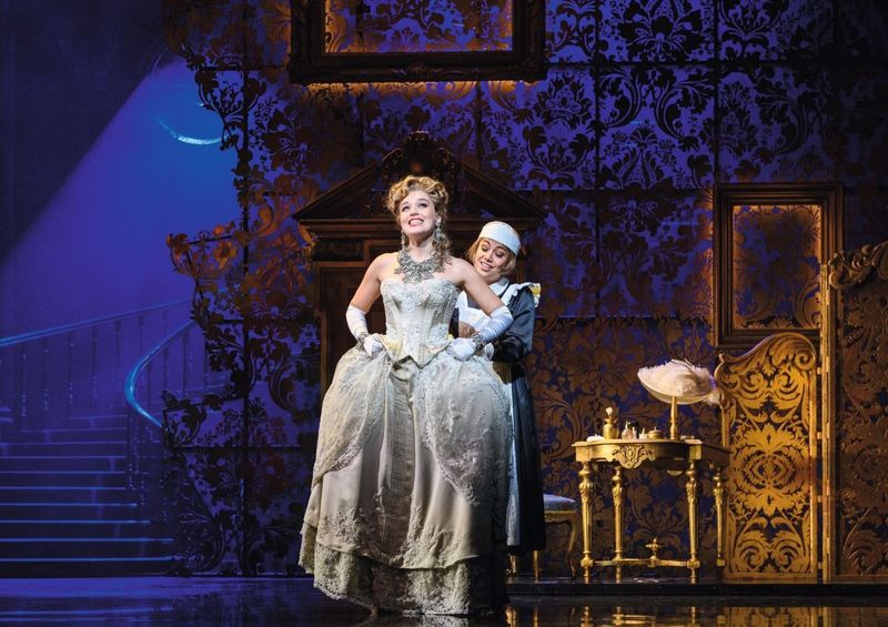 First Look: Willemijn Verkaik Returns to the Stage in REBECCA the Musical in Vienna Image