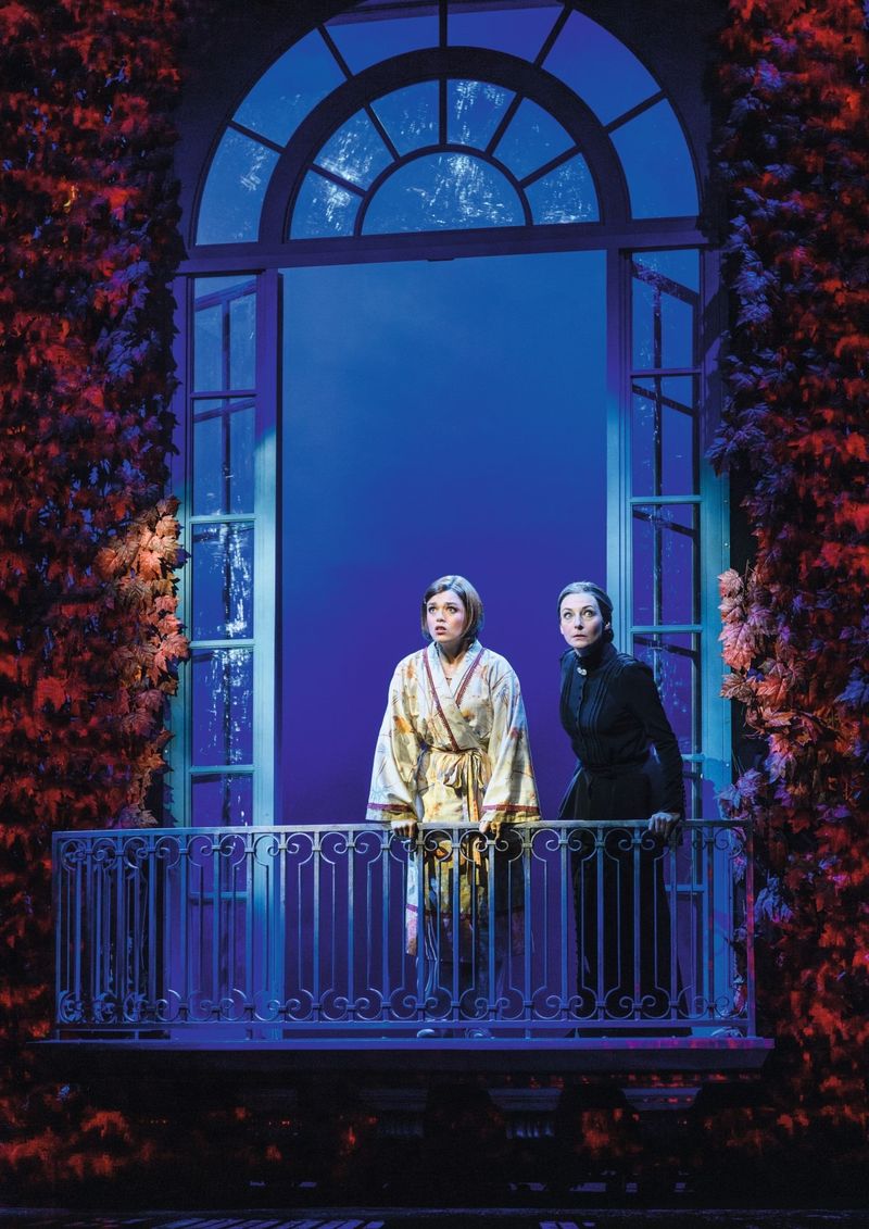 First Look: Willemijn Verkaik Returns to the Stage in REBECCA the Musical in Vienna Image