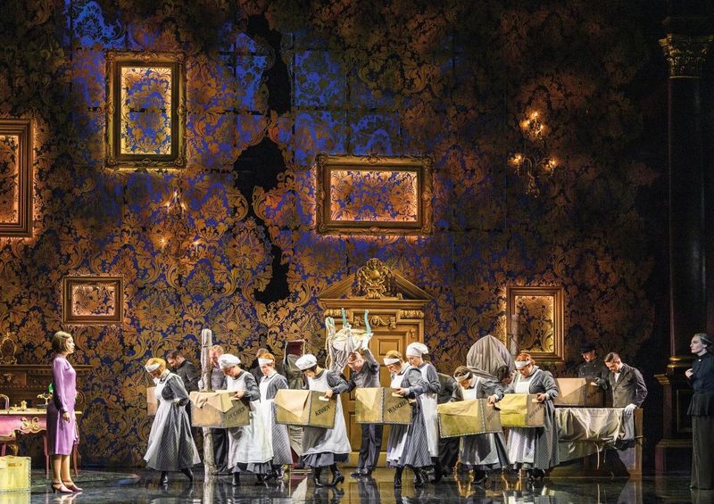 First Look: Willemijn Verkaik Returns to the Stage in REBECCA the Musical in Vienna Image