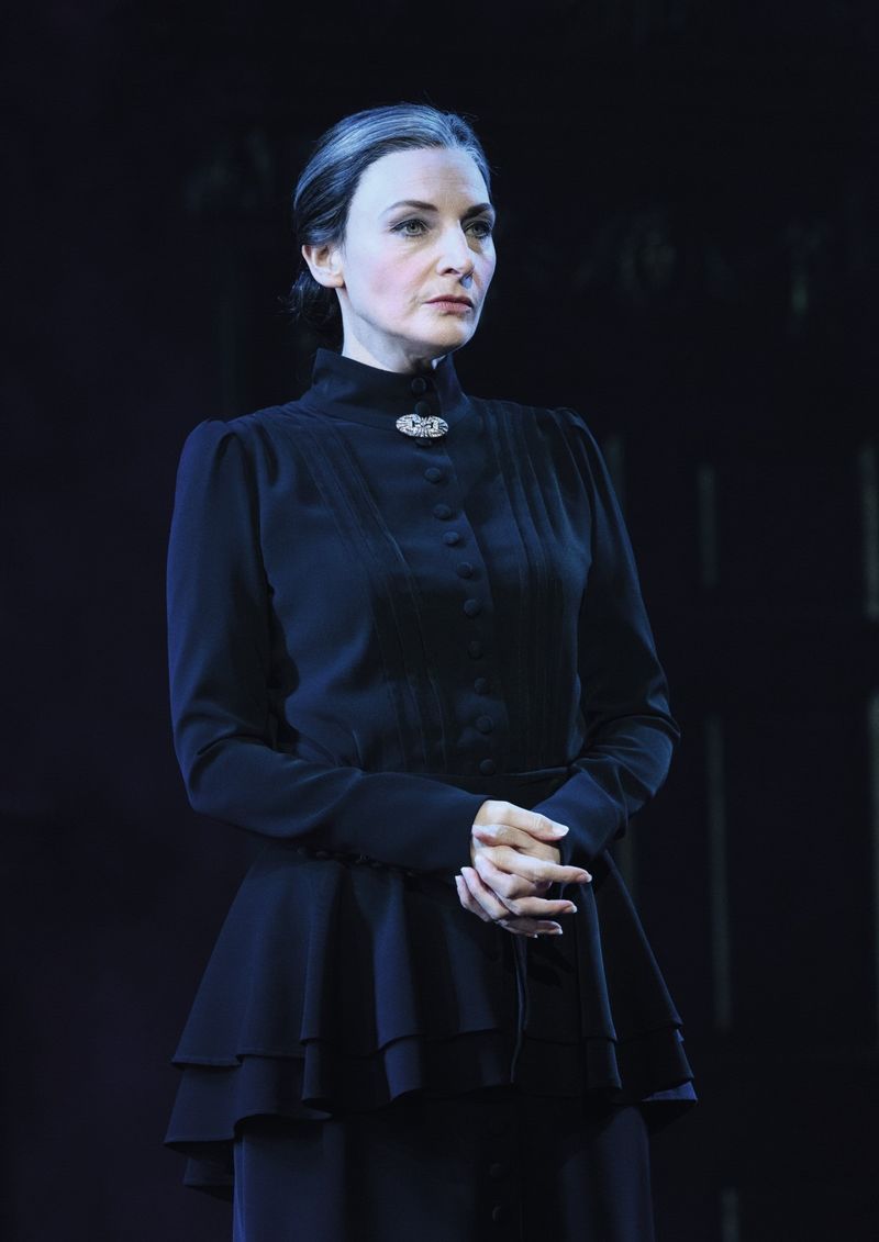 First Look: Willemijn Verkaik Returns to the Stage in REBECCA the Musical in Vienna Image