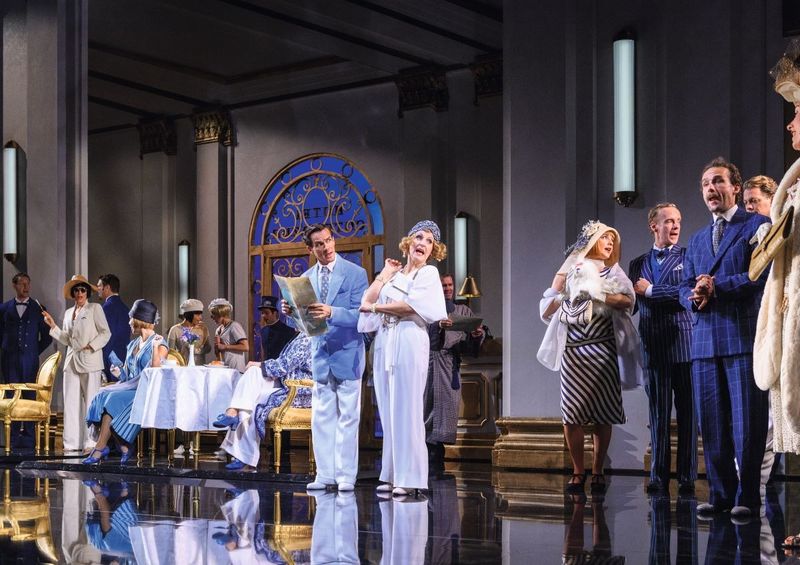 First Look: Willemijn Verkaik Returns to the Stage in REBECCA the Musical in Vienna Image