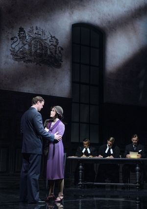 Mark Seibert (Maxim De Winter), Nienke Latten (Ich)
@ BroadwayWorld Mark Seibert (Maxim De Winter), Nienke Latten (Ich)
Photo