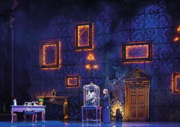 First Look: Willemijn Verkaik Returns to the Stage in REBECCA the Musical in Vienna  Image