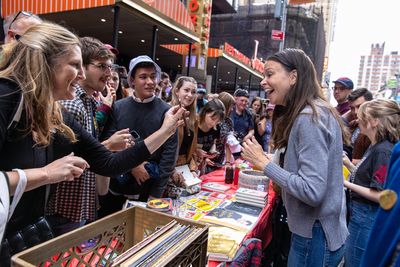 Sutton Foster at The 2022 Broadway Flea Market Photo