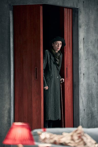 Lia Williams (Ella Rentheim) Photo
