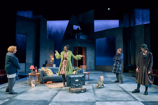 Clare Higgins (Gunhild Borkman), Ony Uhiara (Fanny Wilton), Sebastian De Souza (Erhar Photo