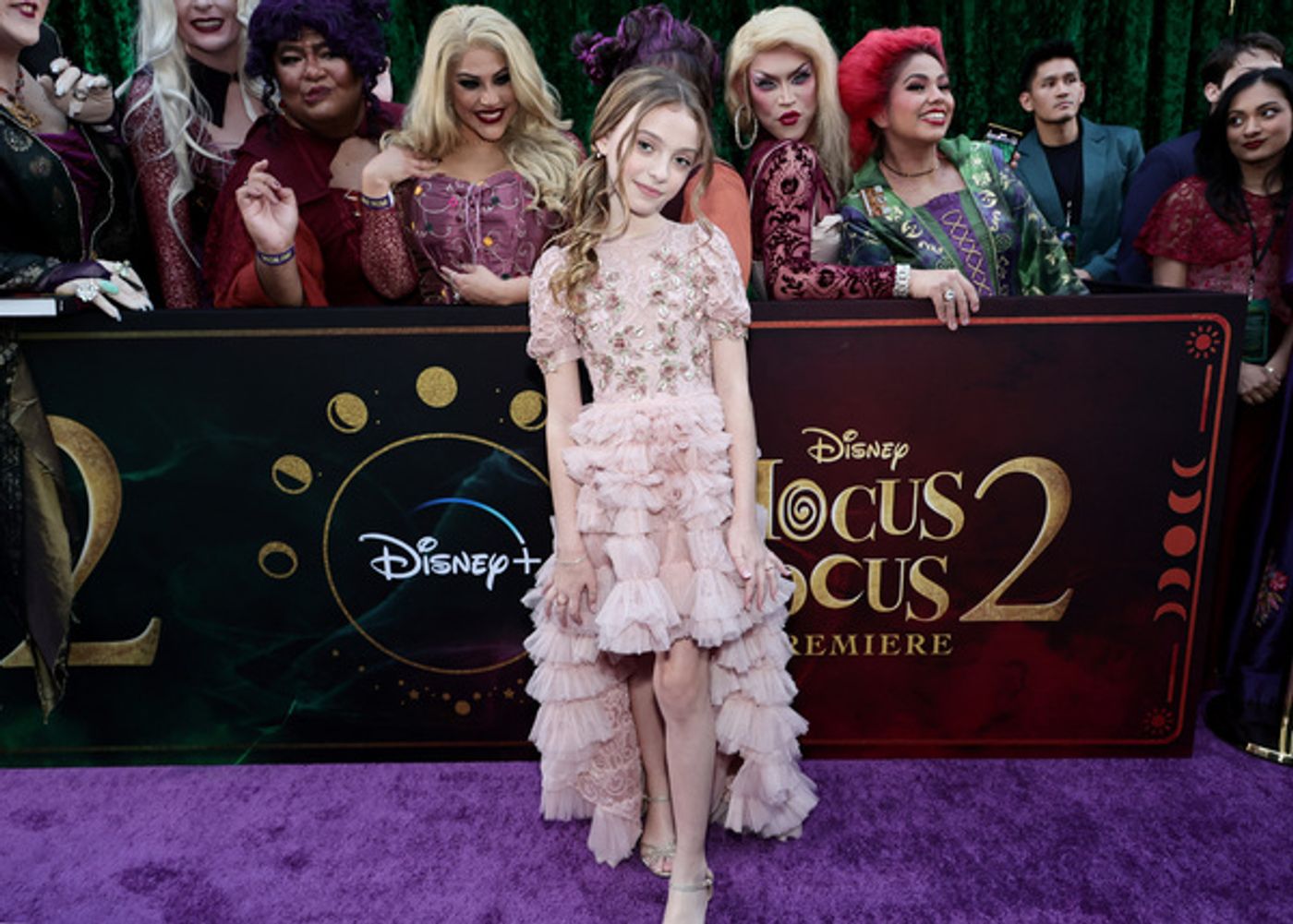 Photos: Bette Midler, Sarah Jessica Parker & the HOCUS POCUS 2 Cast Hit the Red Carpet  Image