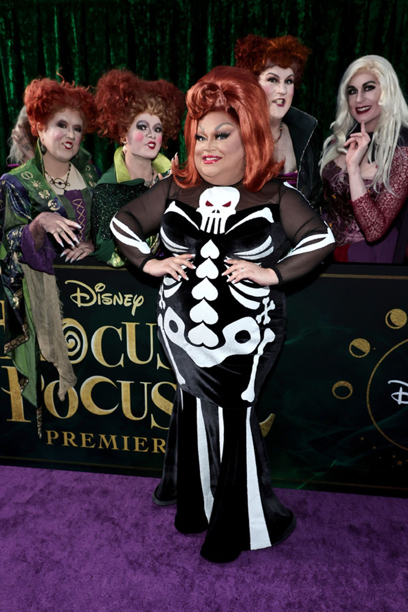 Photos: Bette Midler, Sarah Jessica Parker & the HOCUS POCUS 2 Cast Hit the Red Carpet  Image