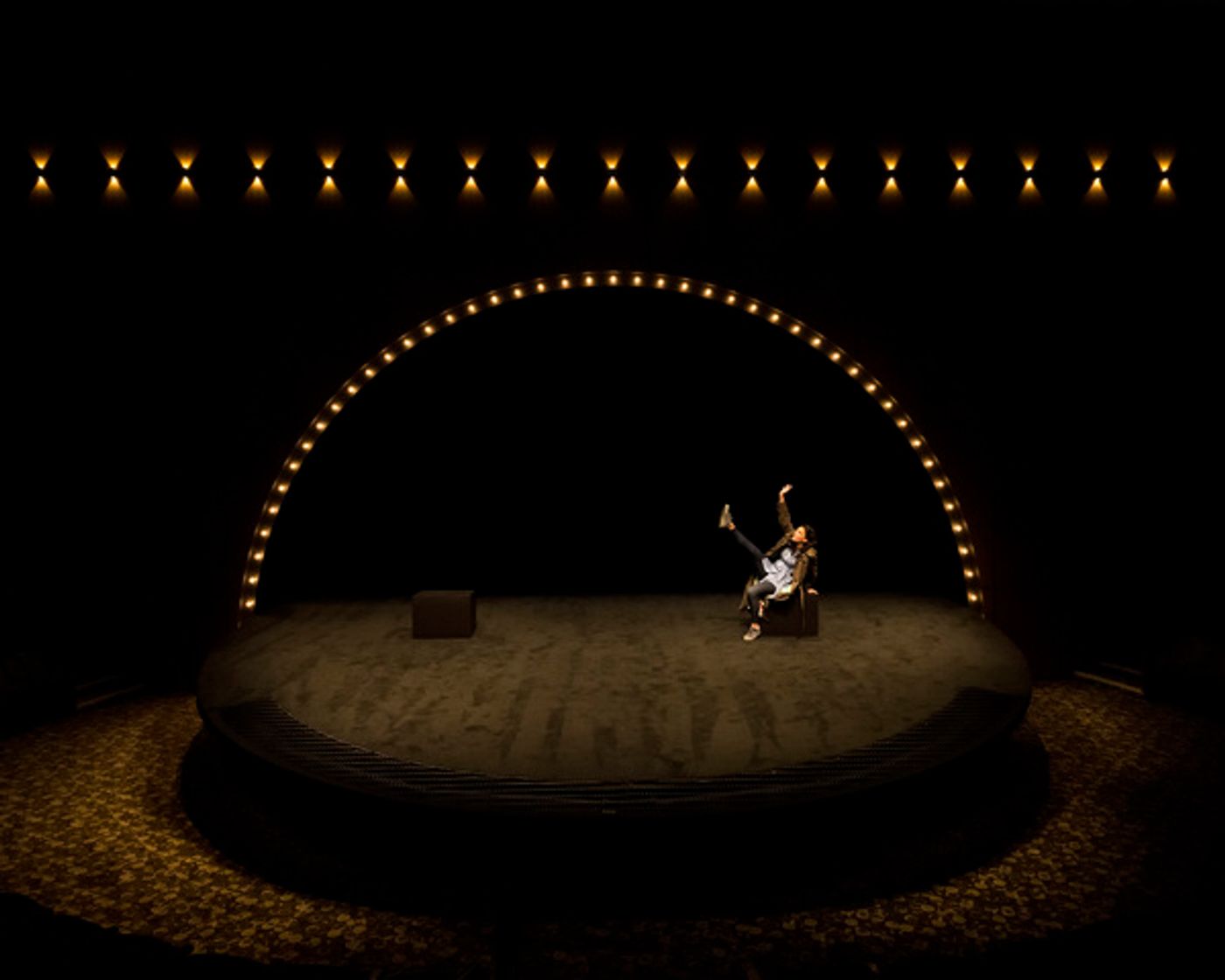 Photos: THE SEARCH FOR SIGNS OF INTELLIGENT LIFE IN THE UNIVERSE Starring Cecily Strong to Open in Los Angeles  Image