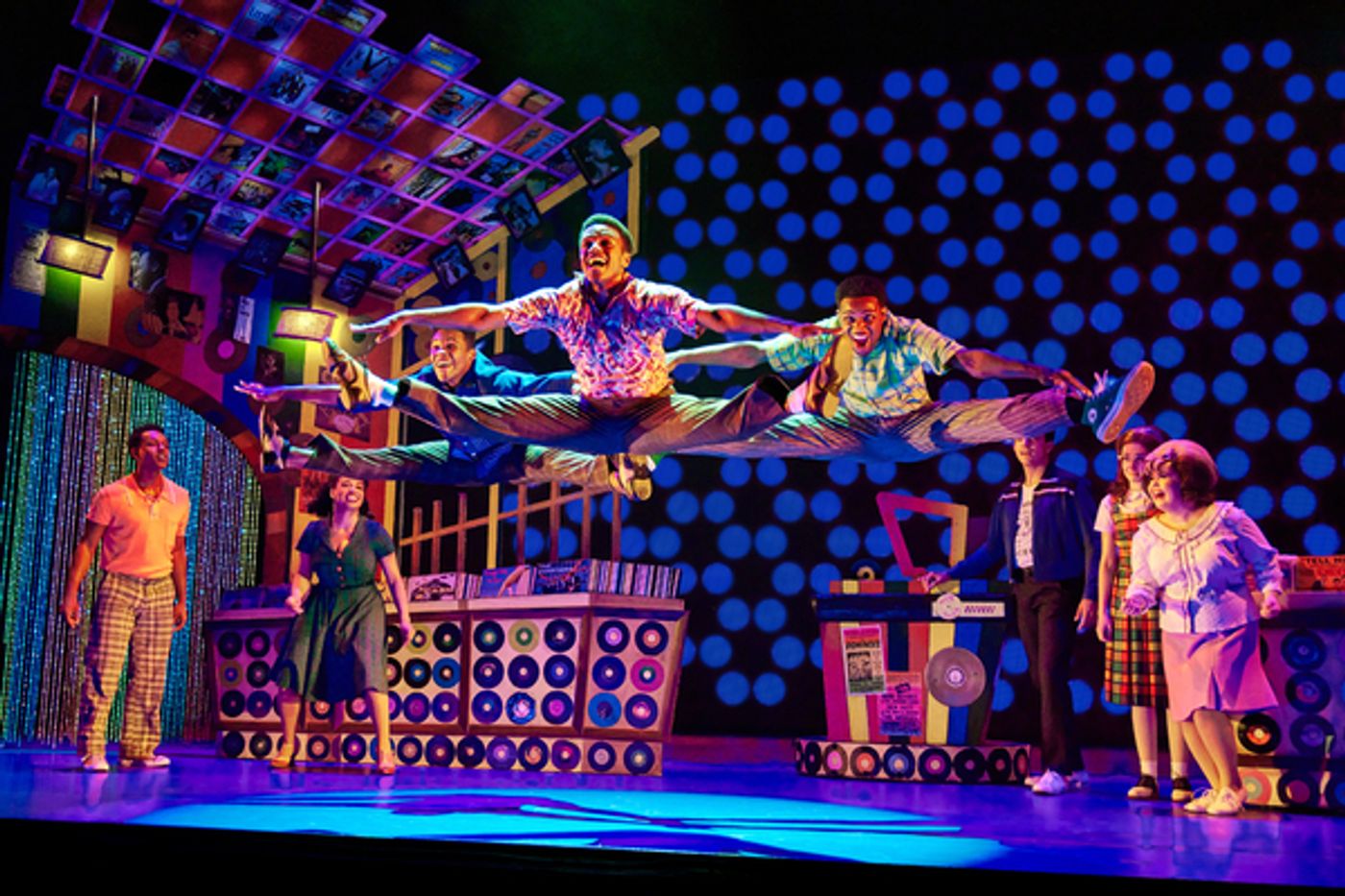 Photos/Video: First Look at the New Cast of HAIRSPRAY on Tour, Featuring Andrew Levitt aka Nina West Photos/Video: First Look at the New Cast of HAIRSPRAY on Tour, Featuring Andrew Levitt aka Nina West Image