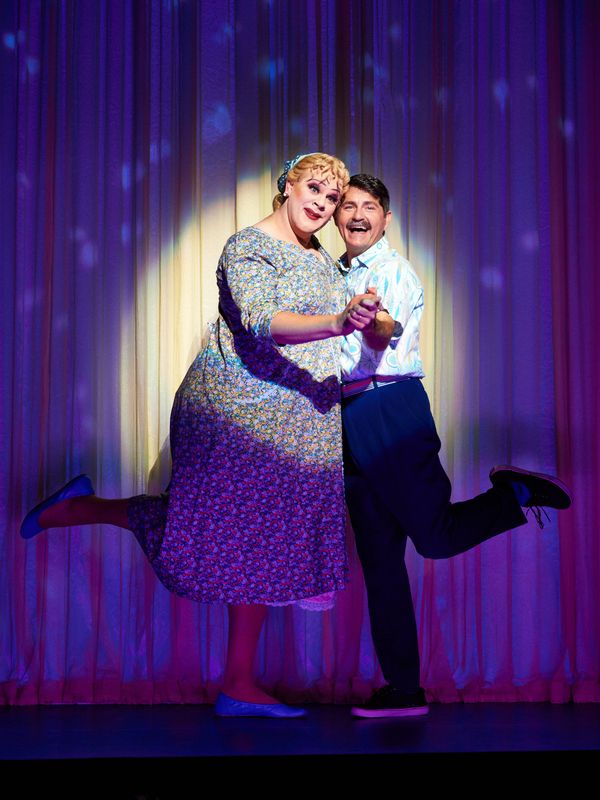 Photos/Video: First Look at the New Cast of HAIRSPRAY on Tour, Featuring Andrew Levitt aka Nina West — photo 10 of 21