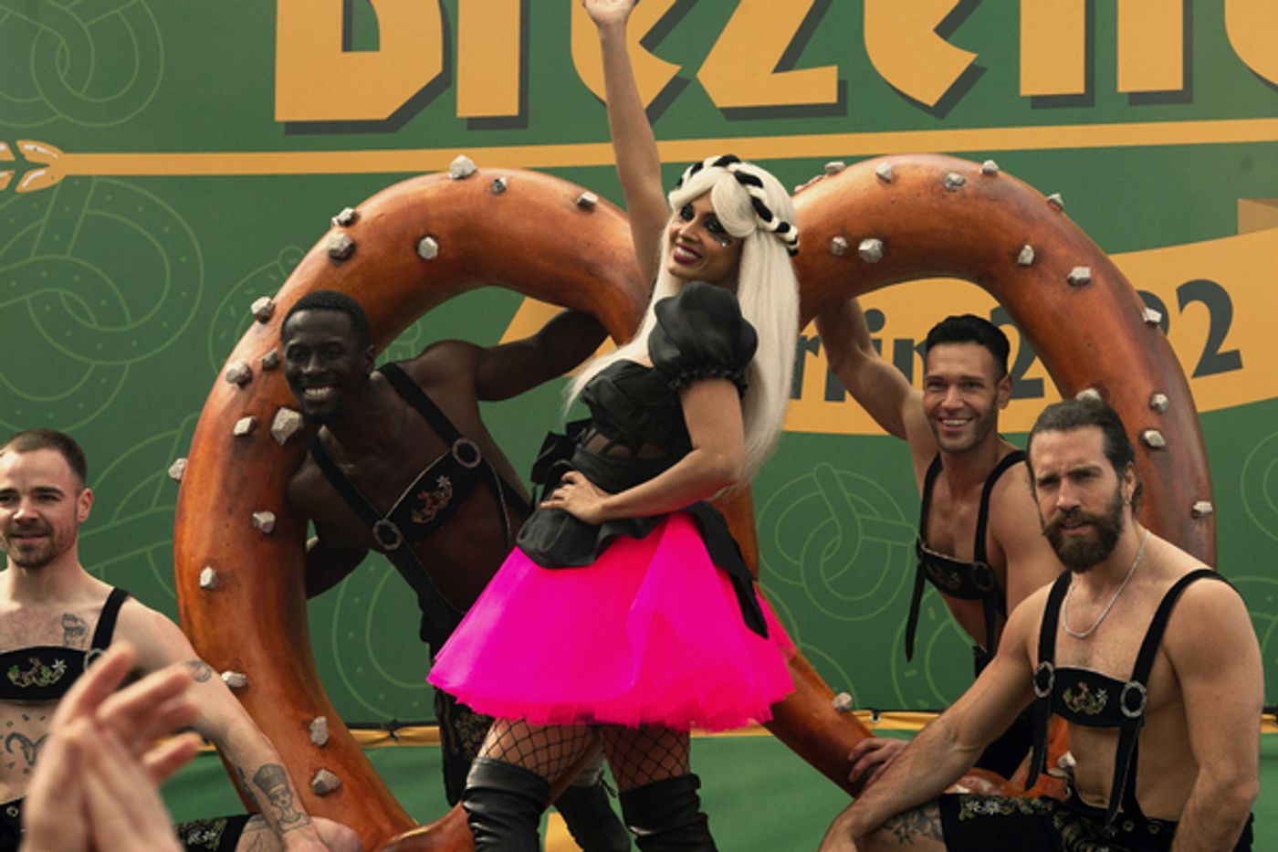 Photos: Peacock Shares First Look at PITCH PERFECT Spinoff Series With Adam Devine & Sarah Hyland  Image