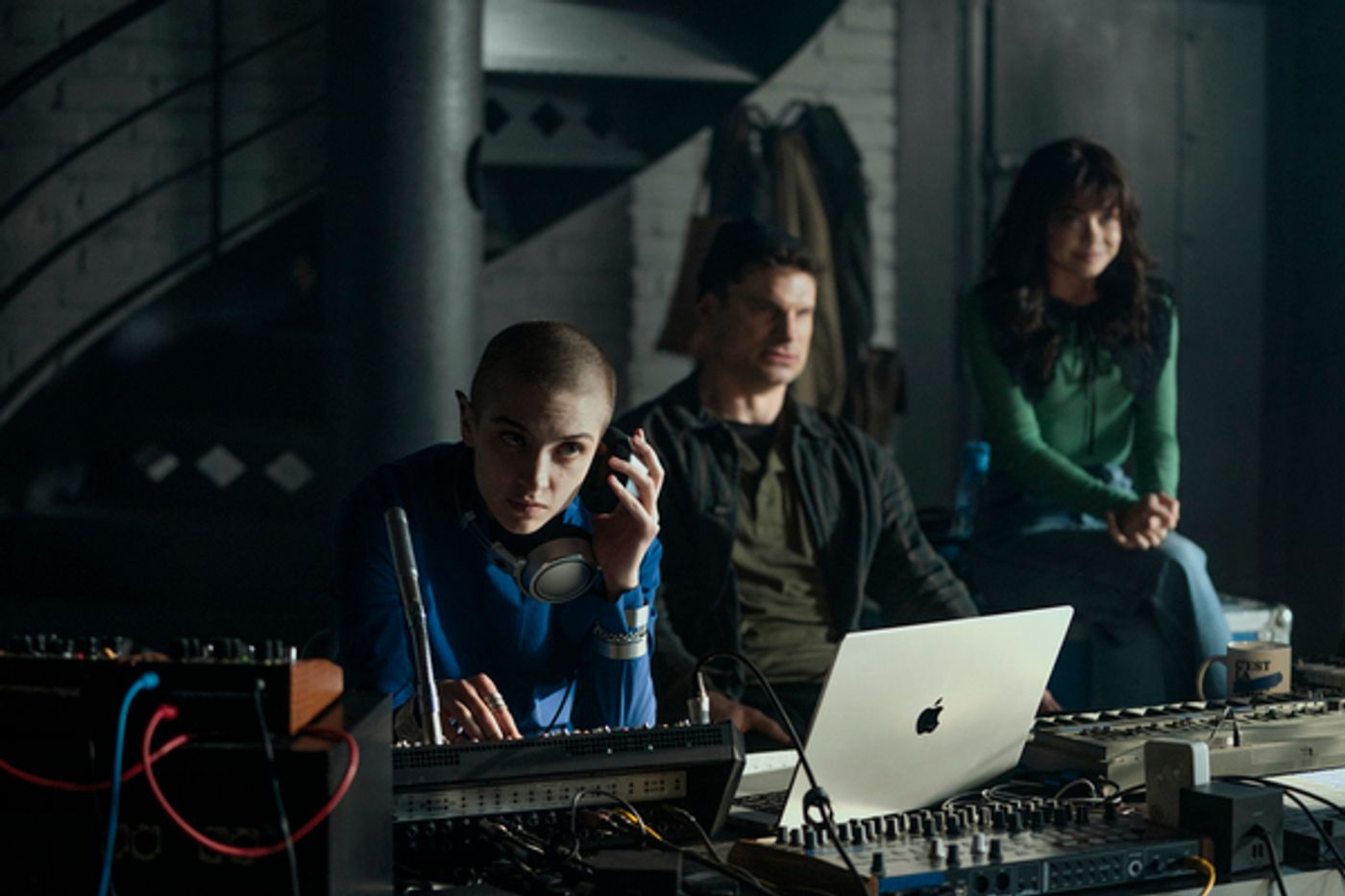 Photos: Peacock Shares First Look at PITCH PERFECT Spinoff Series With Adam Devine & Sarah Hyland  Image