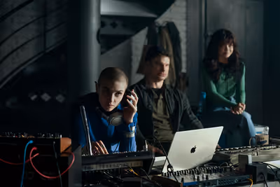 Lera Abova as Lina, Flula Borg as Pieter, Sarah Hyland as Heidi Photo
