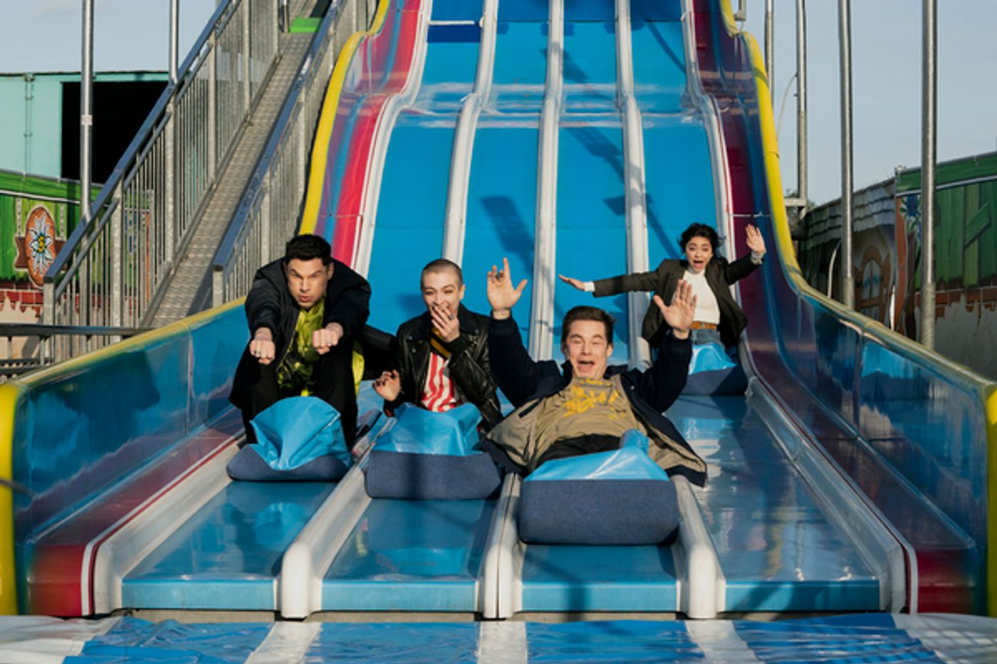 Photos: Peacock Shares First Look at PITCH PERFECT Spinoff Series With Adam Devine & Sarah Hyland  Image