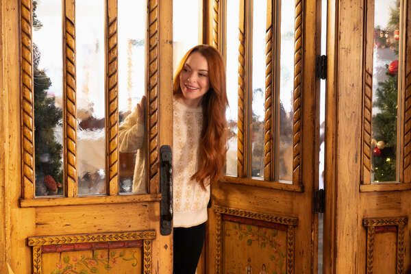 Lindsay Lohan as Sierra in Falling For Christmas Photo