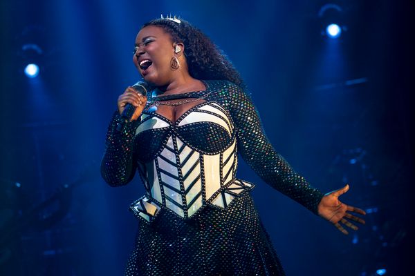 Photos: First Look at the Queens of SIX's North American Tour Boleyn Company — photo 9 of 9