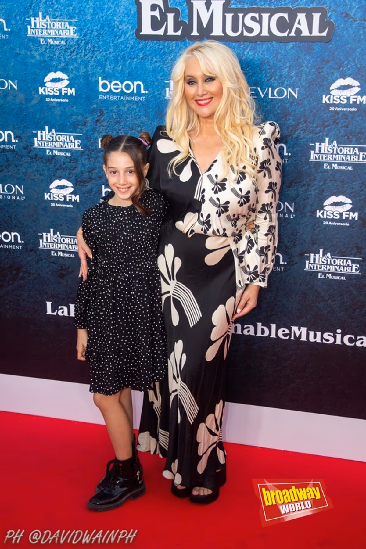 Geraldine Larrosa (Innocence) y su hija Scarlett at PHOTOS: Noche de estreno de LA HISTORIA INTERMINABLE
