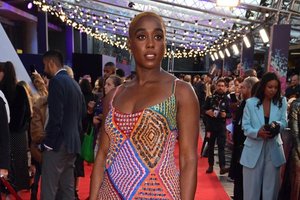Photos: MATILDA THE MUSICAL Movie Cast Hits the Red Carpet at the BFI London Film Festival Premiere — photo 18 of 33