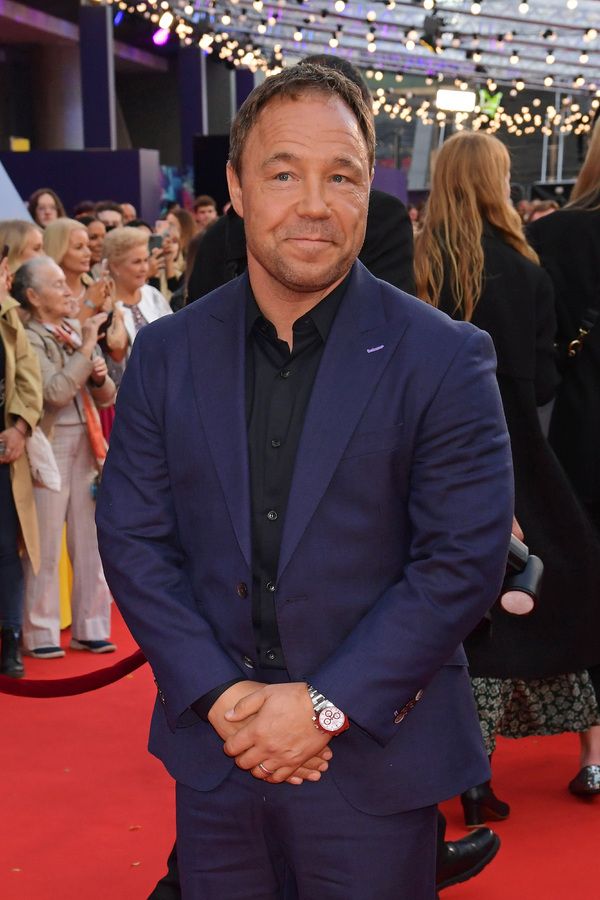 Photos: MATILDA THE MUSICAL Movie Cast Hits the Red Carpet at the BFI London Film Festival Premiere — photo 5 of 33