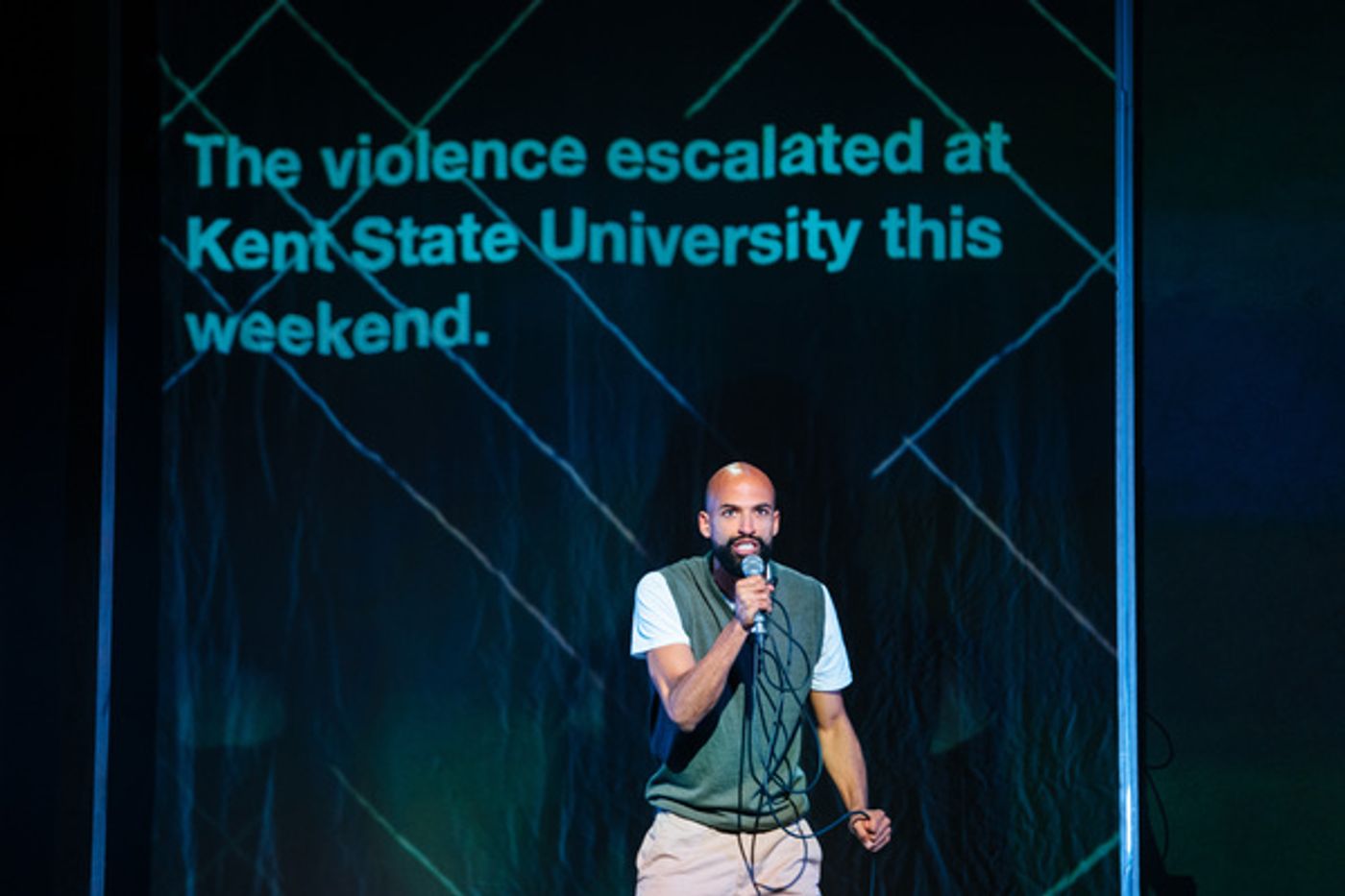 Photos: First Look at David Farr's A DEAD BODY IN TAOS UK Tour  Image