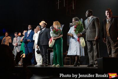 The cast of DEATH OF A SALESMAN Photo