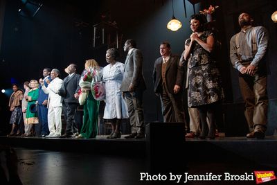 The cast of DEATH OF A SALESMAN Photo