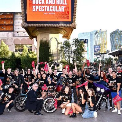 The cast Photo