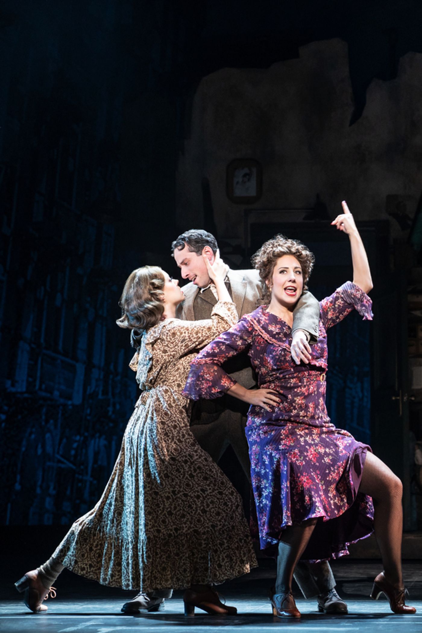 Photos & Video: Get a First Look at the New ANNIE National Tour  Image