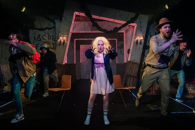 Anna Amelia and the cast Photo