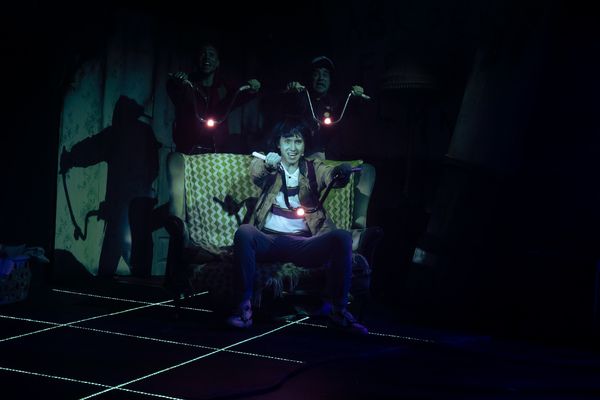 Photos: First Look at the UK Debut of STRANGER SINGS!  Image