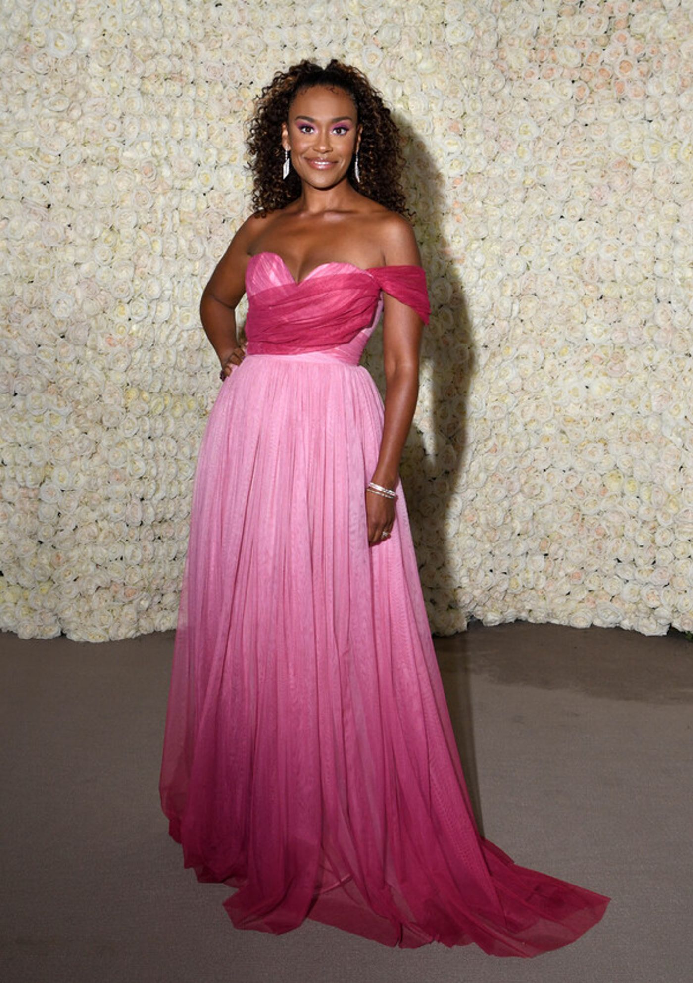 Photos: Eddie Redmayne, Julia Roberts & More Attend Academy Museum of Motion Pictures Gala  Image