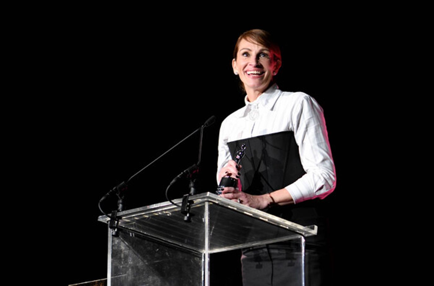 Photos: Eddie Redmayne, Julia Roberts & More Attend Academy Museum of Motion Pictures Gala  Image