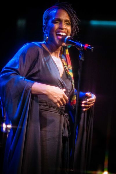 Elasea Douglas Photo
