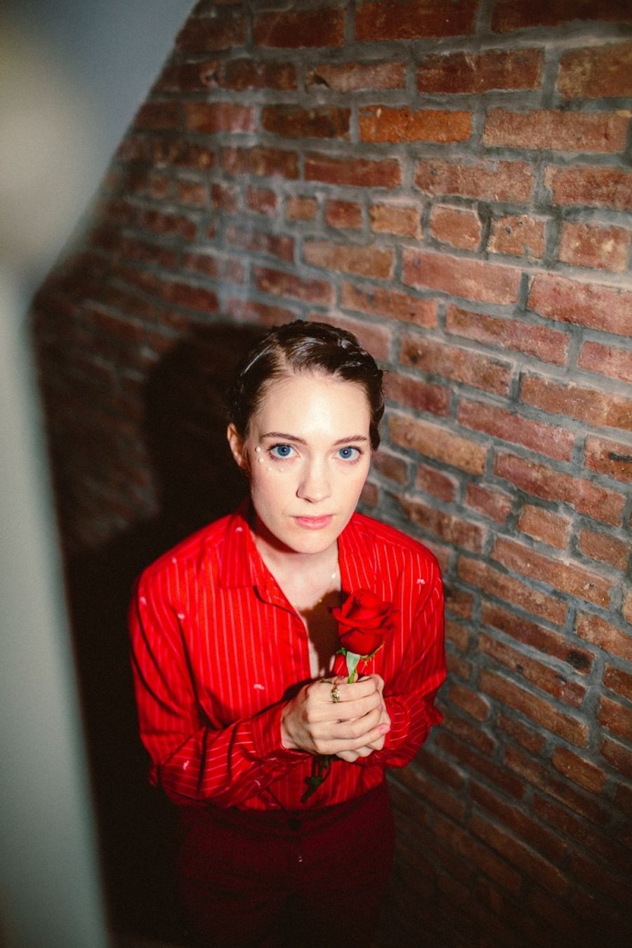 Album Review: Queer Indie-Folk-Pop Artist Elizabeth Wyld Sings The Truths Of Many Women On Her New EP DELICATE CREATURES Image