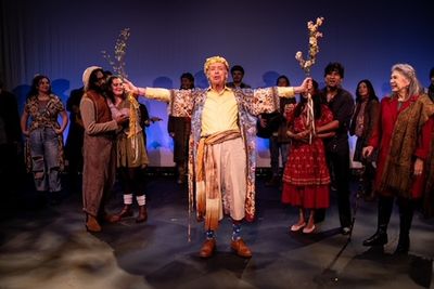 David Elyha with ensemble Photo