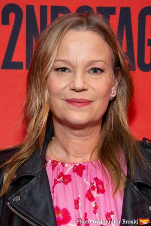 Samantha Mathis Photo