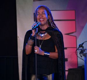 Debby Holiday  Photo