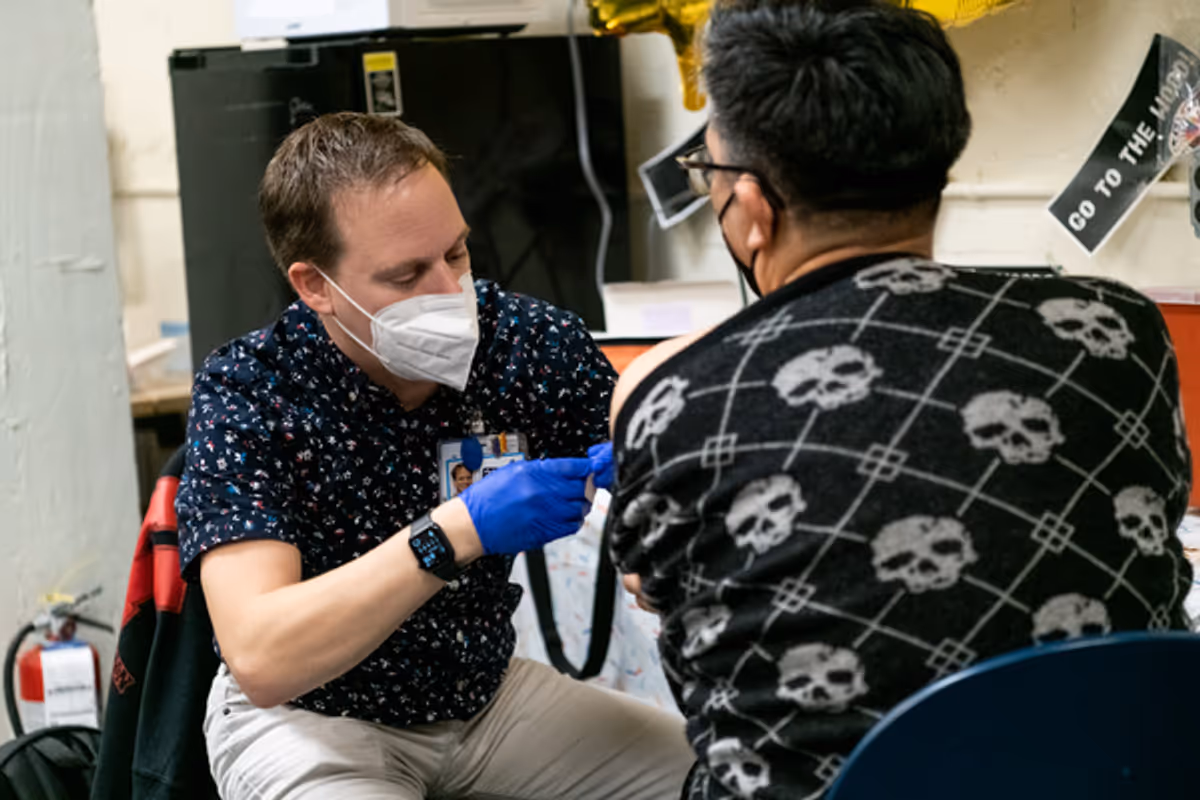 The Entertainment Community Fund Provides Flu Shots at Photos: Andy Karl, Stephanie J. Block, Gavin Creel & More Get Their Flu Shots Thanks to The Entertainment Community Fund