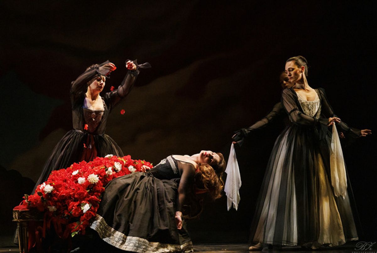Soprano Meghan Lindsay/Dido (centre) in Opera Atelier?s production of Purcell's Dido and Aeneas at 