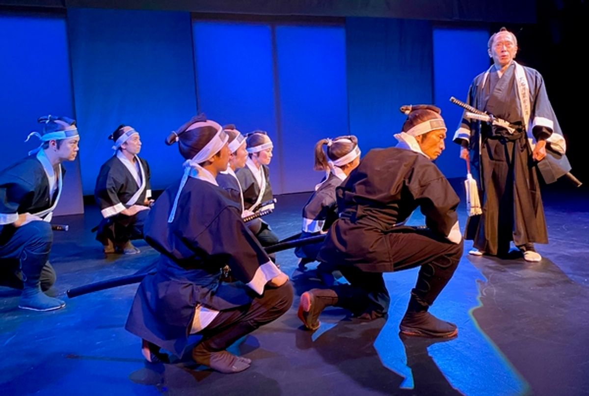 Yoshi Amao and the cast at 